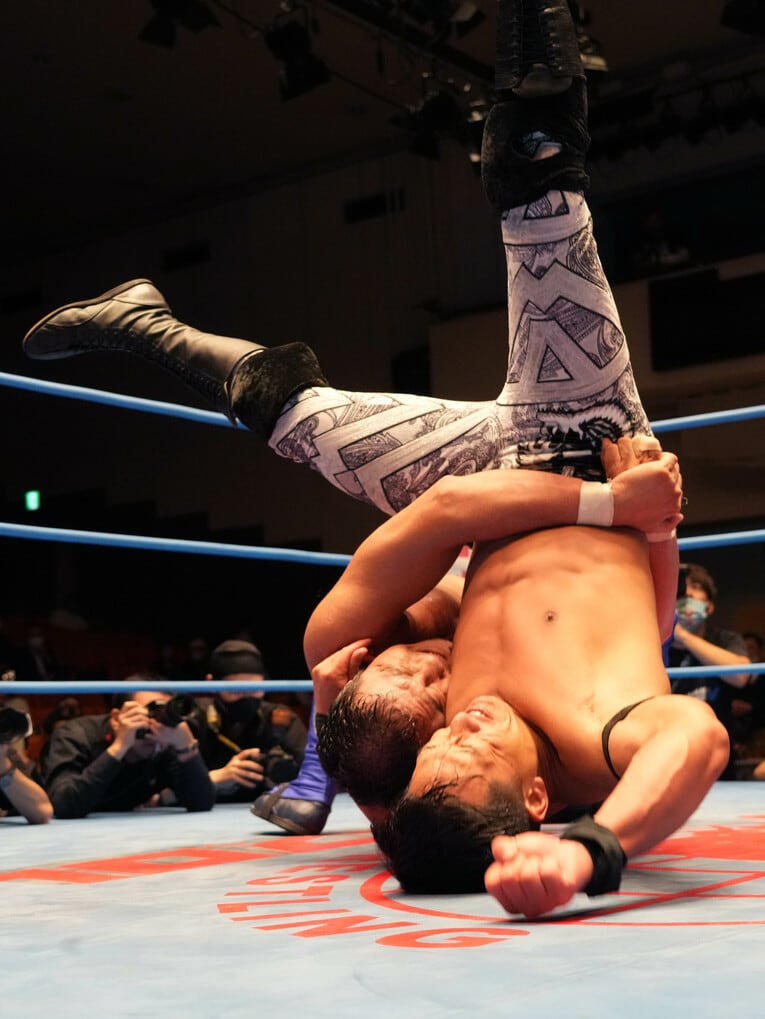 フィニッシュはバックドロップ・ホールドだった