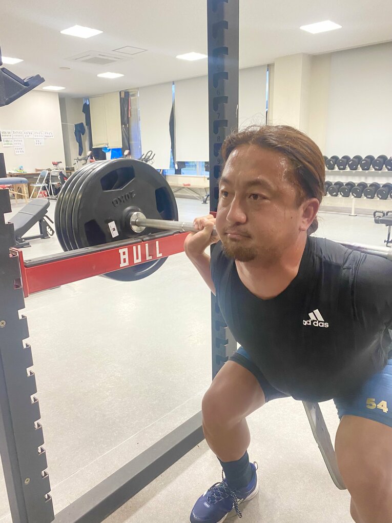 YouTubeでも話題になった澤村の早朝ウエイトトレーニング。250kgスクワットに「これが一流か」と驚きの声が多数寄せられた　©︎Chiba Lotte Marines　