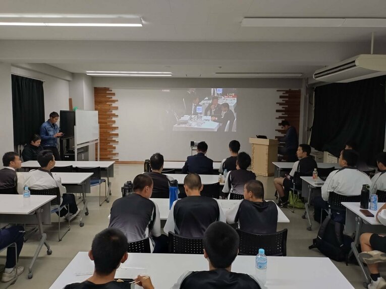 野球部の仲間たちと指名を待った（写真提供：川崎総合科学高校）