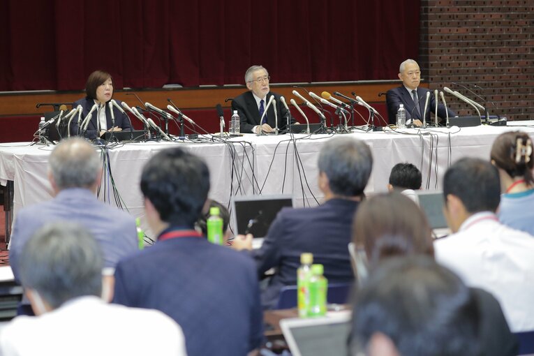 副学長や部の顧問などさまざまな大人が動くも結局はその他の学生を守りきれず、廃部に　©JIJI PRESS