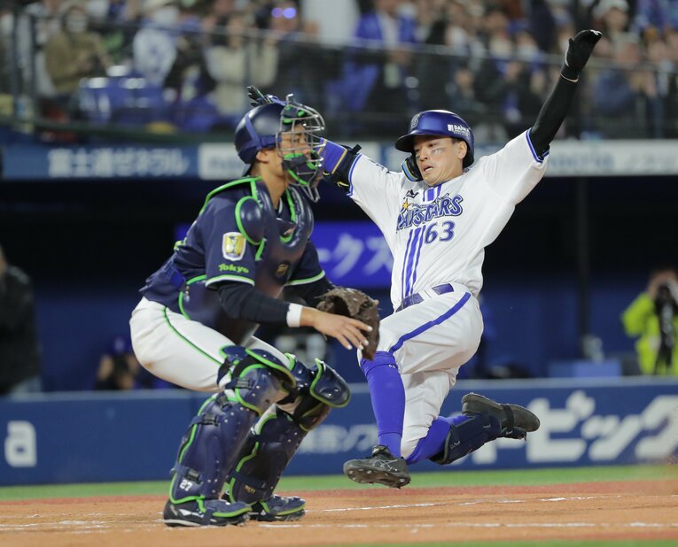 4月25日の試合では激走を見せ、今季第1号のランニングホームランに　©JIJI PRESS