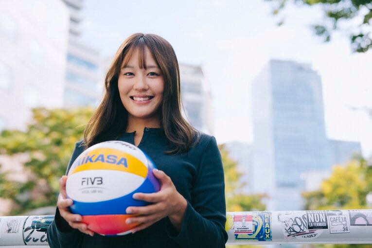 写真集が大反響、人気急上昇のウラで…ビーチバレー“のあまゆ”はなぜ解散したのか？ 菊地真結24歳が打ち明けた「衣笠乃愛との関係性」「日本代表を目指したい」(7)