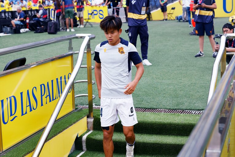 3戦連続MVP久保建英が「ユニ引っ張られても突破」気になる右足テーピングとシルバ引退の影響…“タケの配信に映らない表情”を撮った(4)