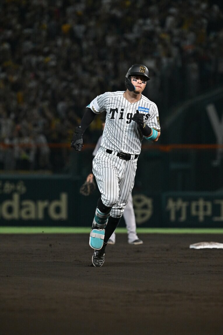 【サトテルの本塁打…TVに映らないセレブレーション】©Hideki Sugiyama