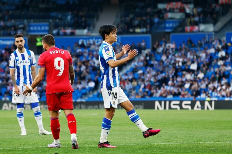 「TAKEあなたは最高です、と日本語で…」久保建英21歳はソシエダで愛される「日本人最多リーガ6点目＋“MVPタケクボ”コール」を撮った(35)