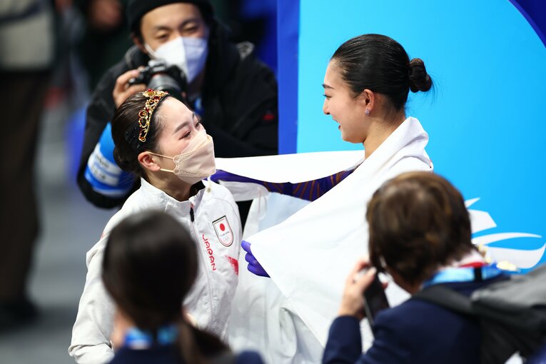 坂本花織と樋口新葉　©JMPA