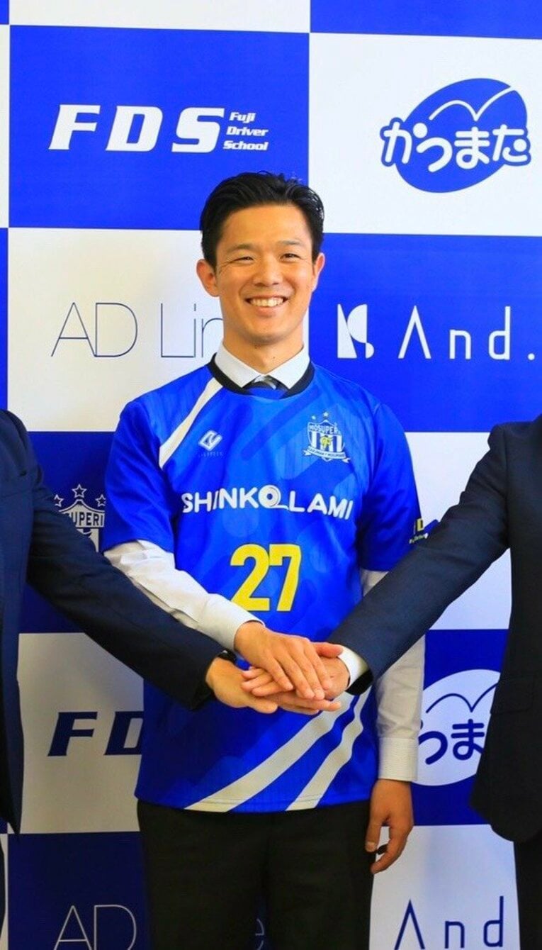 岳南Fモスペリオ入団会見時の赤星　(C)Gakunan F Mosuperio