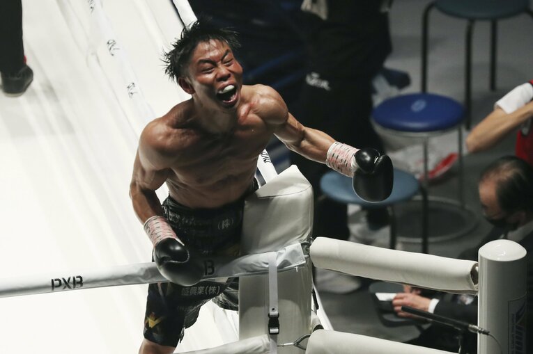 2021年12月14日、ウィルフレッド・メンデス（プエルトリコ）を破ってWBO世界ミニマム級王者となった谷口。この日は井上尚弥とのダブル世界戦としても注目を集めた　©AP/AFLO