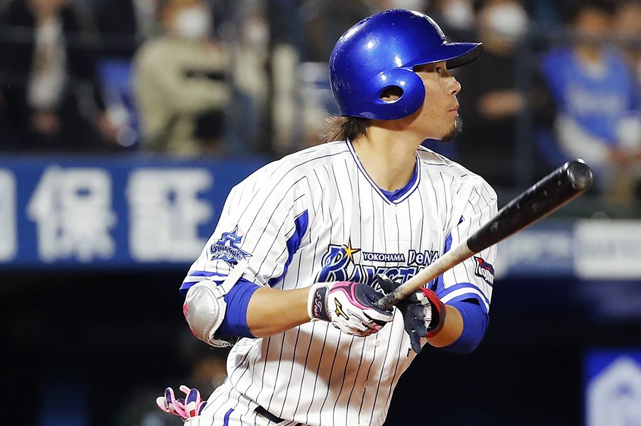 ハマの快進撃支える“恐怖の9番”。倉本寿彦のサバイバル野球哲学。<Number Web> photograph by Kyodo News