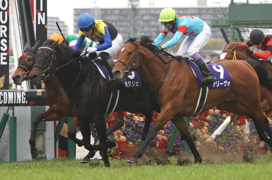 エフフォーリアの“敗因”は謎のまま? なぜ大阪杯で“2強”は惨敗、8番人気ポタジェが勝てたのか「かつてはトウカイテイオーも…」<Number Web> photograph by JIJI PRESS