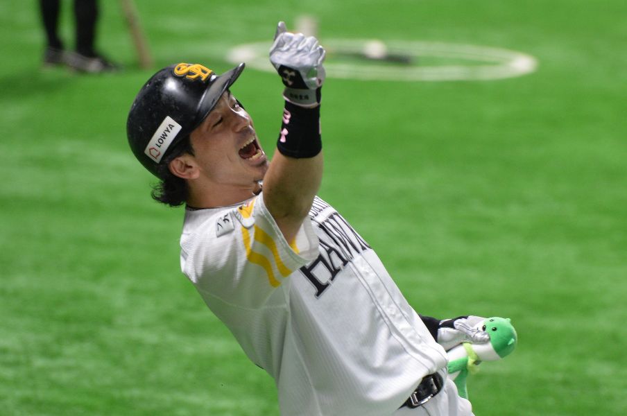 プロ野球 契約更改の 珍要求 ソフトバンク1年前 シャワー改善して 今年は ポスト熱男どうするの プロ野球 Number Web ナンバー