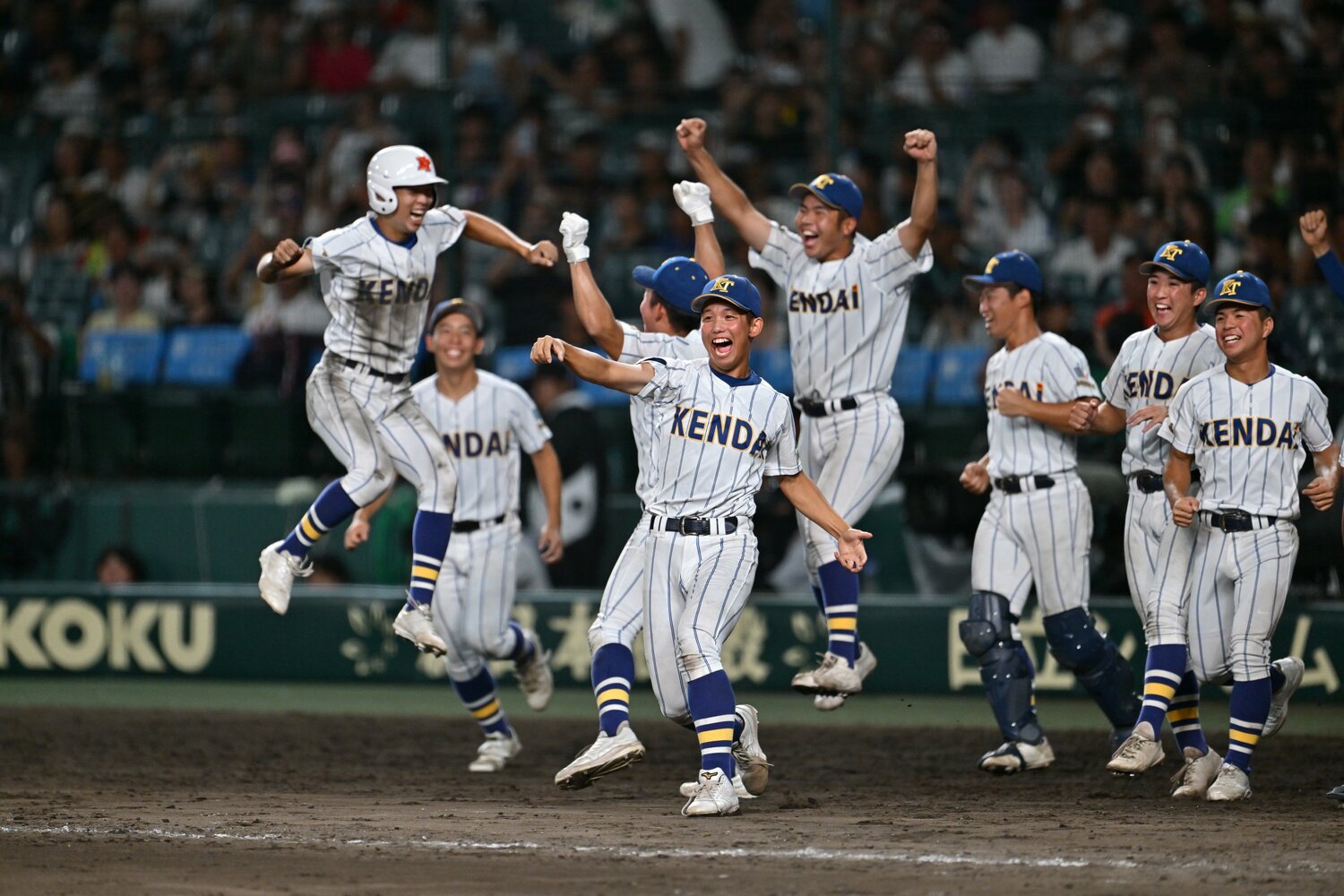 準々決勝で有明高との激闘を制した健大高崎の選手たち　©Hideki Sugiyama