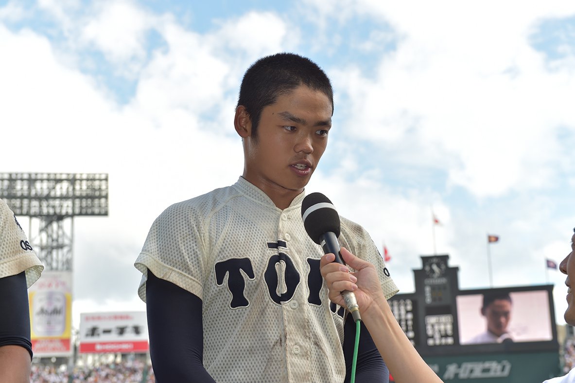 甲子園優勝インタビュー時の根尾 ©Hideki Sugiyama