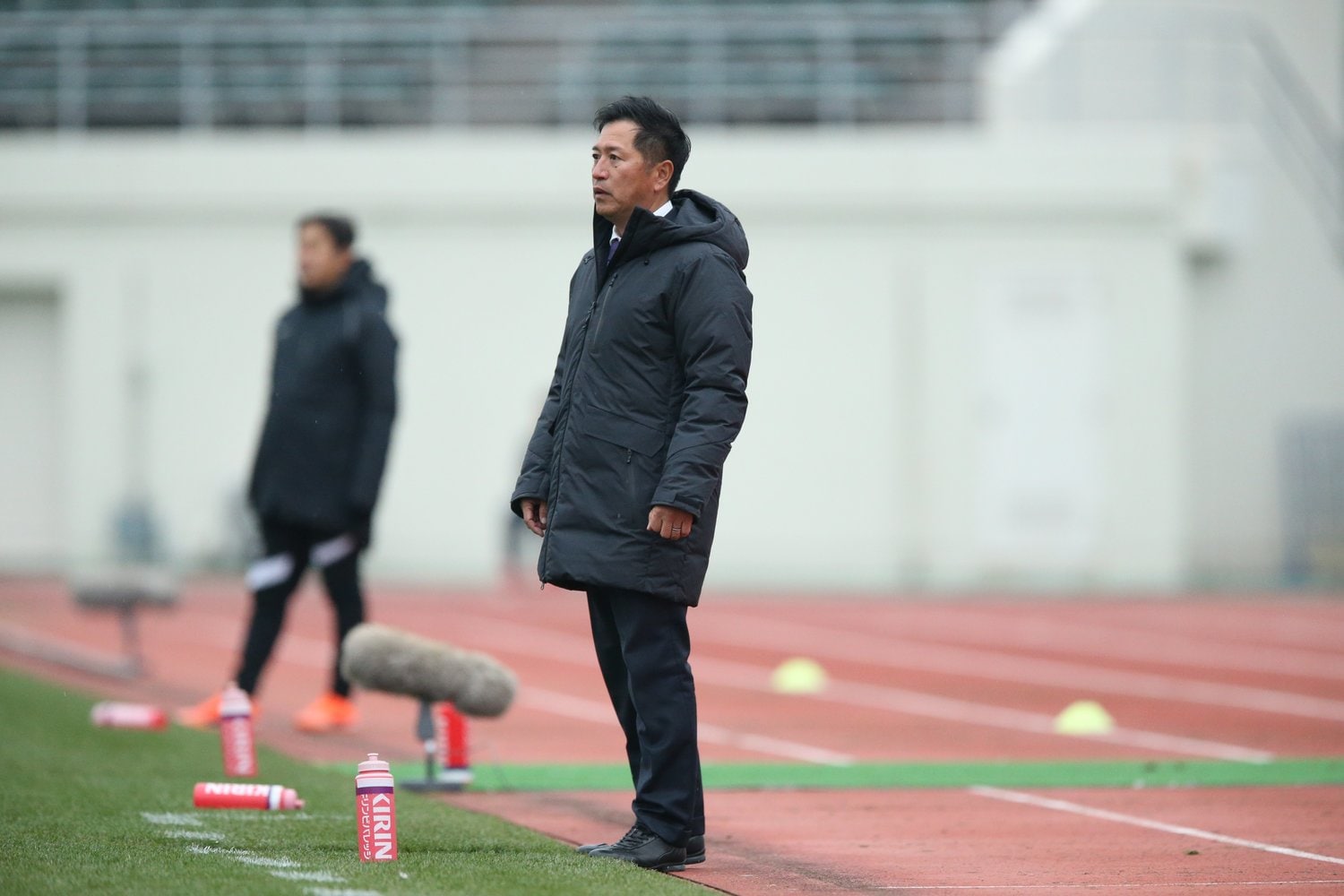 明治大学サッカー部を率いる栗田大輔監督　©︎JFA/AFLO