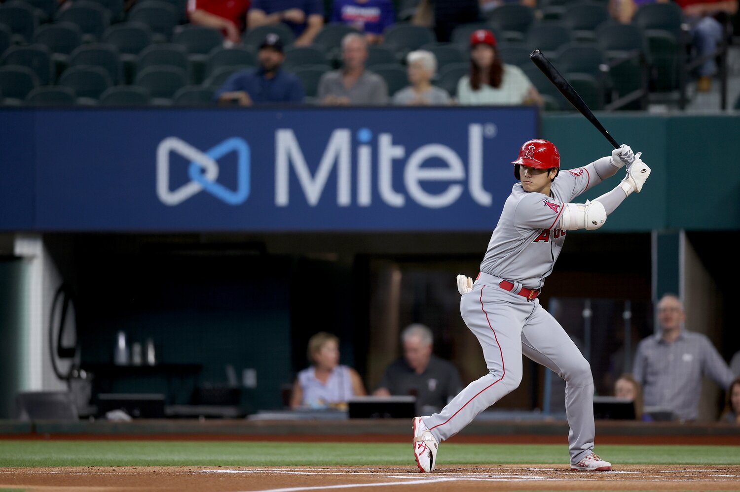 二刀流でシーズン完遂 のウラに 大谷翔平流ルーティン 元メジャーリーガー岩村明憲が指摘 打率も打点も勝ち星も防御率も1位になりたいんじゃないかな Mlb Number Web ナンバー