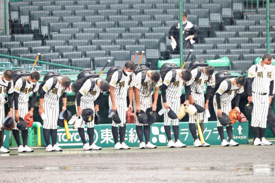 《雨と甲子園》「野手もロジン」「2日で計8失点でも…」前回（12年前）の“雨天ノーゲーム”を逆転勝ちした高知バッテリーの記憶＜Number Web＞ photograph by Sankei Shinbun