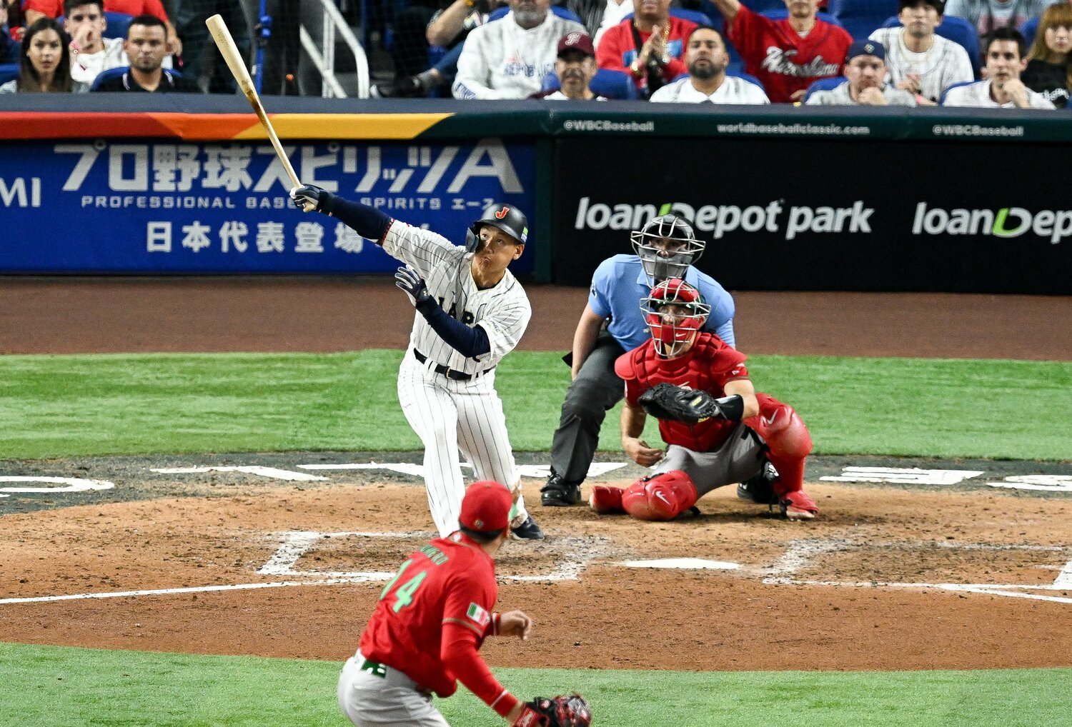 準決勝メキシコ戦で起死回生の同点3ランを放った吉田正尚　©Getty Images