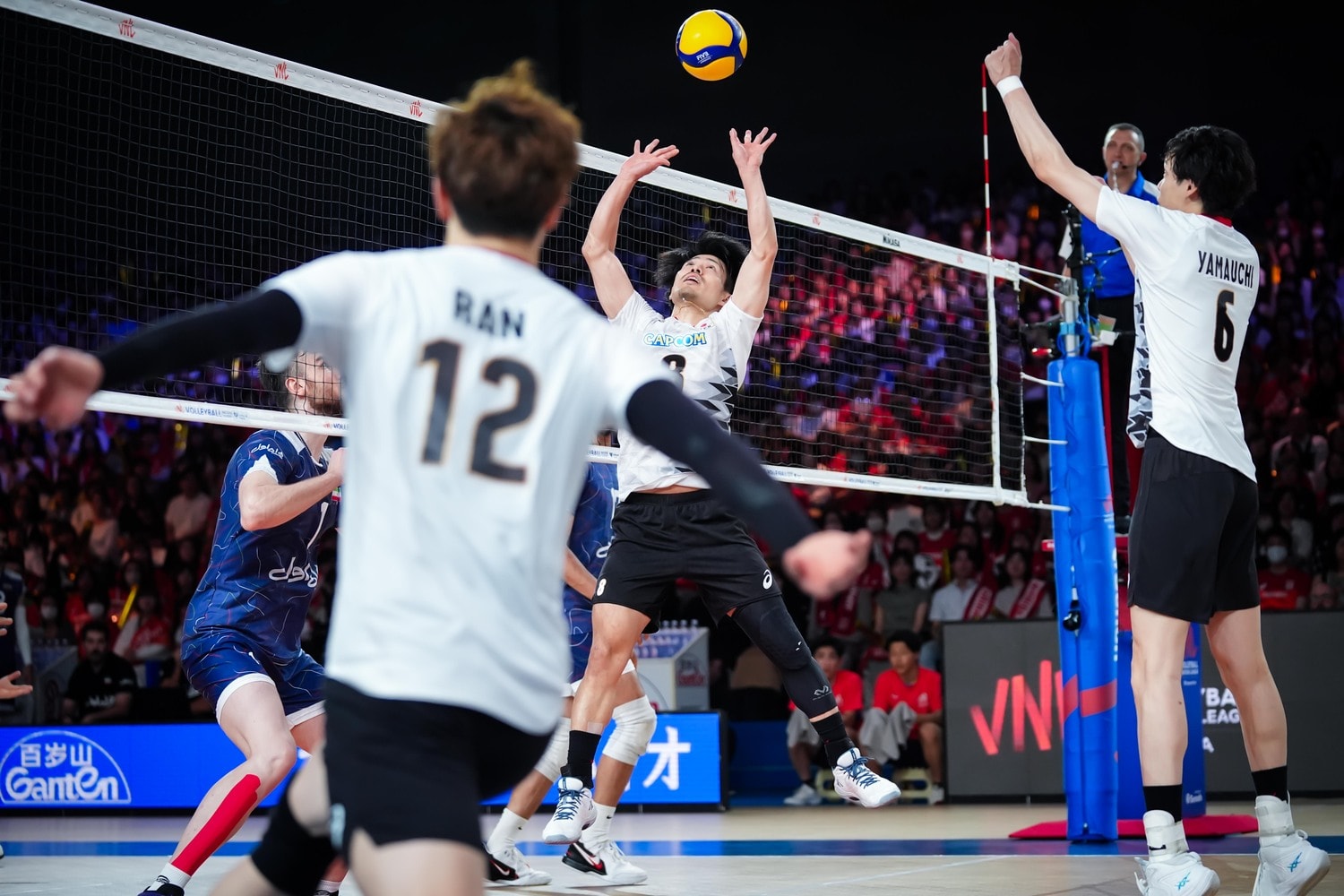 日本の“頭脳”と評される関田誠大のトスワーク　©︎Volleyball World