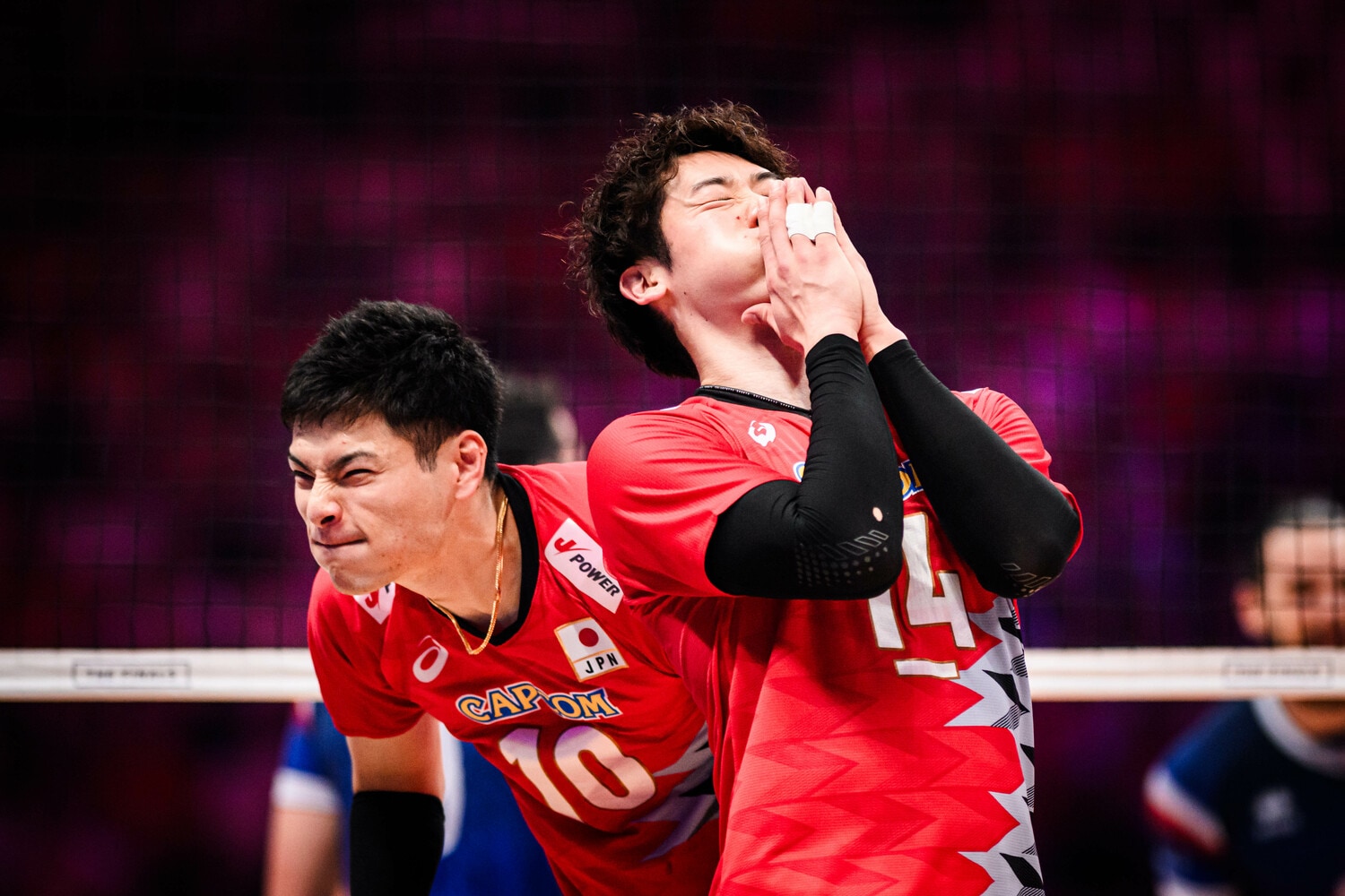 決勝戦ではフランスの厳しいマークにあった石川祐希　©︎Volleyball World
