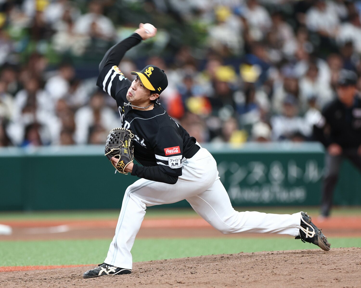 トレードされる直前、ソフトバンク時代の尾形　©JIJI PRESS