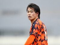 『マグホ発送』2020 浦和レッズ 直筆サインカード ルーキー 武田英寿 リーグ戦初先発の浦和MF武田英寿はFKから惜しいシュート(4枚