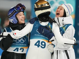 「子どもが産めなくなる」と蔑まれた過去も…スキージャンプ女子を花形種目にした、高梨沙羅29歳と伊藤有希31歳の“本当の功績”「ジャンプで感謝を示したい」