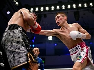 小國以載37歳「こんな奇跡があるんか」“井上尚弥とも拳を交えた”強敵タパレス撃破のウラ側「4ラウンドまで絶対にボディを打つな」敗れたタパレスは涙