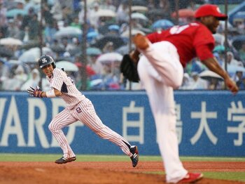 山田哲人、成功率88.2％で30盗塁。唯一目標に掲げた盗塁の“緻密さ”。＜Number Web＞ photograph by Kyodo News