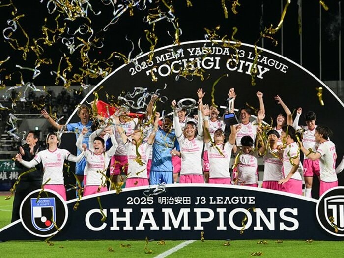 「審判に文句をつけてた」栃木シティが一転“3年連続優勝”でJ2昇格のナゼ…45歳監督ホンネ激白「みすみす機会を失うのが嫌」「替える時はスパッと」＜Number Web＞ photograph by Tsutomu Kishimoto