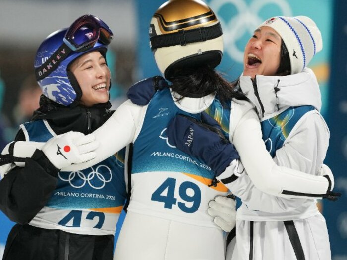 「子どもが産めなくなる」と蔑まれた過去も…スキージャンプ女子を花形種目にした、高梨沙羅29歳と伊藤有希31歳の“本当の功績”「ジャンプで感謝を示したい」＜Number Web＞ photograph by Tsutomu Kishimoto／JMPA