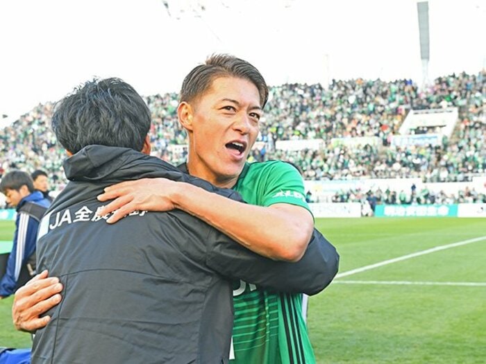 田中隼磨が完遂した松本山雅の優勝。偉大な先輩たちの言葉を胸に刻んで。＜Number Web＞ photograph by J.LEAGUE