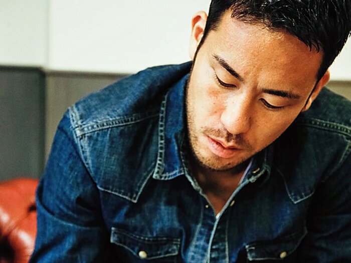 ＜現役日本代表の名鑑活用術＞吉田麻也「W杯後の欧州サッカーをこう見れば愉しい！」＜Number Web＞ photograph by Tomoki Momozono
