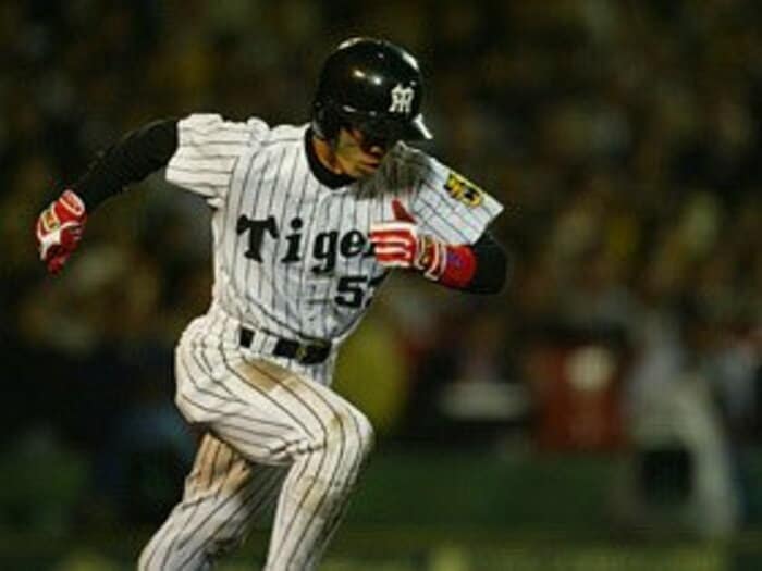 赤星憲広と高橋由伸。“ギリギリ”を避けるプロの勇気。<Number Web> photograph by Hideki Sugiyama