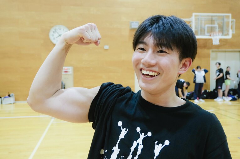 男子選手は単独で女子選手を支えるため、ベンチプレスで100kgを超える力が必要だという　©Wataru Sato