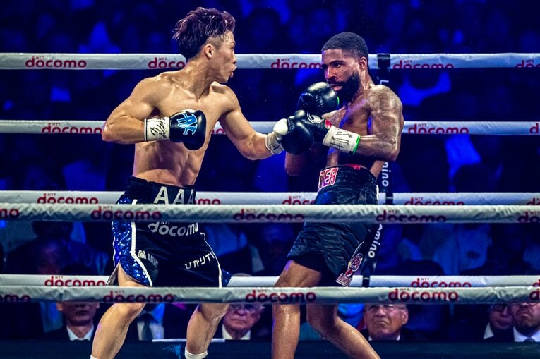 3ラウンド、フルトンの左の鼻から出血　©Takuya Sugiyama