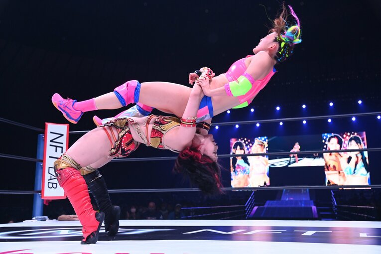 フィニッシュは林下のジャーマン・スープレックス・ホールド　©STARDOM