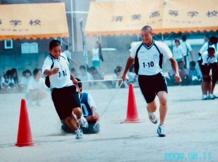 高校時代から仲が良かった2人。「ボケとツッコミ」ではなく「応援とサポート」といった関係性だ