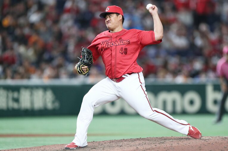 今季、現役ドラフトでカープに加わった戸根は交流戦終了時点で17試合に登板し、中継ぎ陣の一角を担っている　©JIJI PRESS