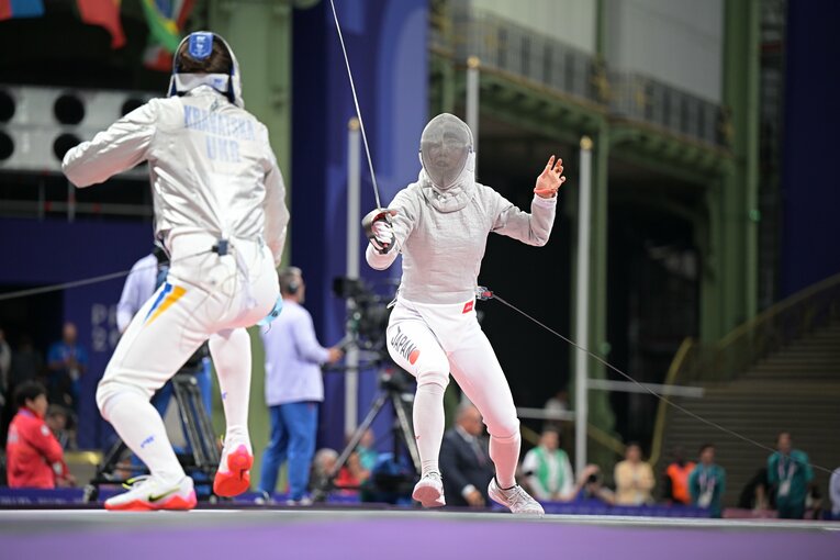 女子サーブル個人2回戦、江村美咲vs.オレナ・クラバツカ　©JMPA