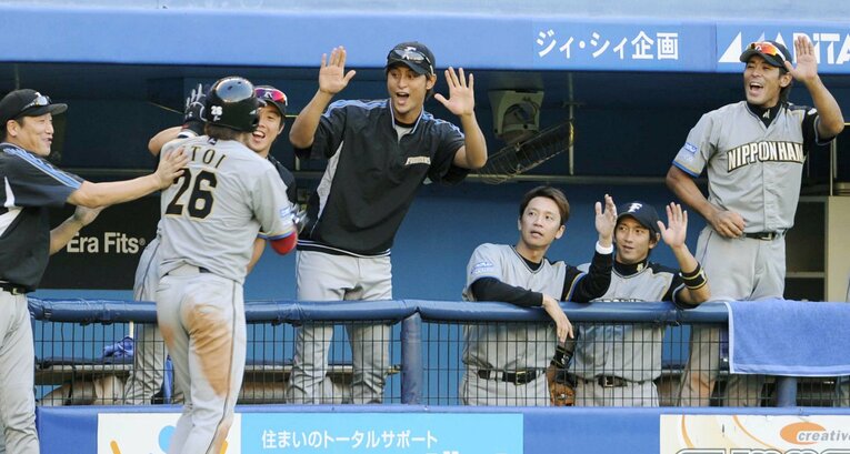 糸井×ダルビッシュ　©KYODO