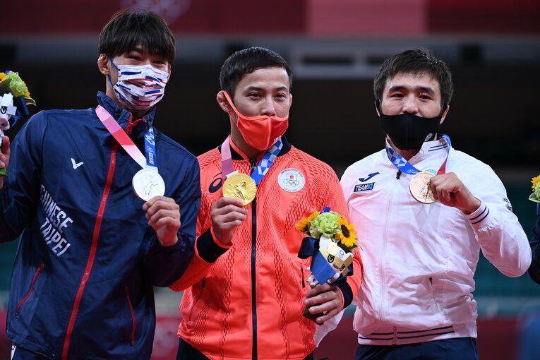 高藤直寿（中央）　©Naoya Sanuki／JMPA