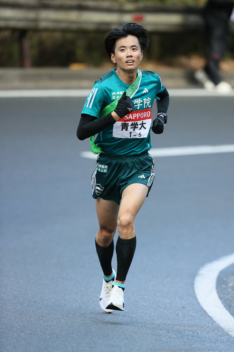 5区を区間新記録で走り、有終の美を飾った青学大の若林　©︎JMPA