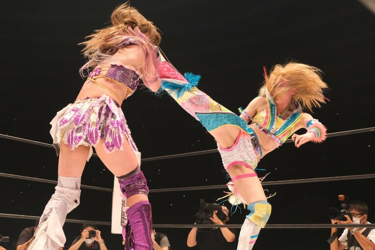 中野たむvs岩谷麻優は壮絶な殴り合いの末、時間切れの引き分けに