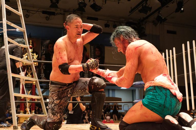 デスマッチファイター・ドリューは血がドクドク流れても試合を止めなかった 「ケガある、傷ある。でもやる。大好きだから」(28)