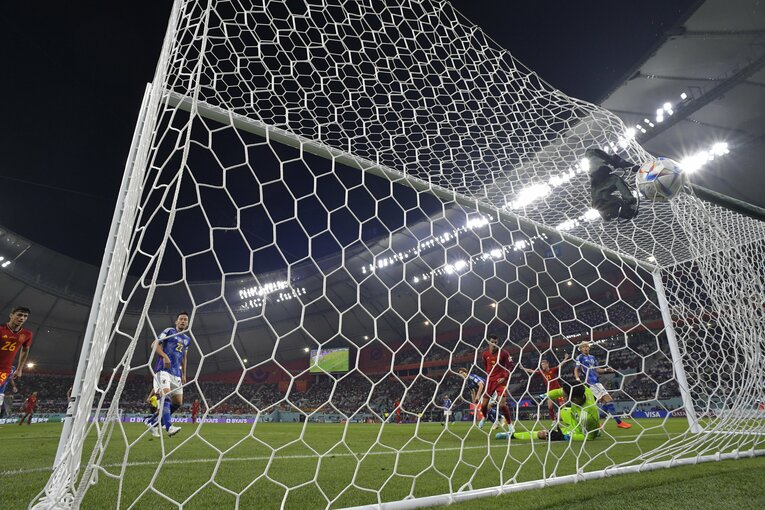 スペイン戦、モラタにゴールを決められる権田。スペイン戦はこの1失点のみにおさえた　©Koki Nagahama／JMPA