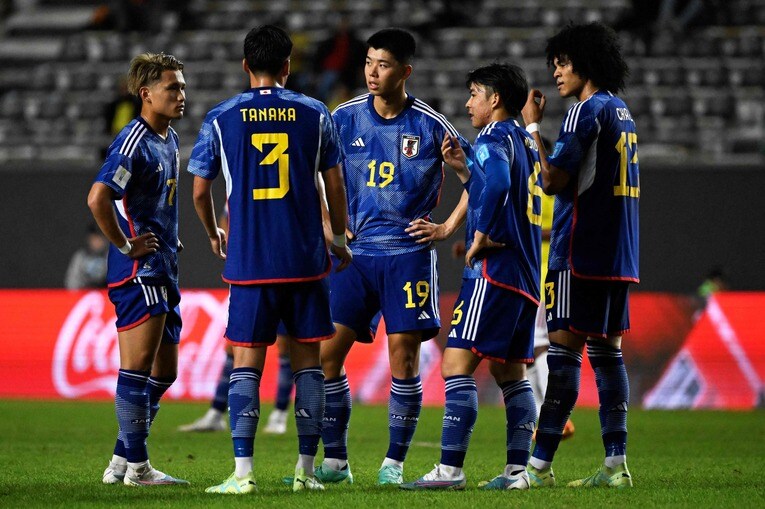 試合中に話し合う日本の選手たち　©AFP/JIJI PRESS