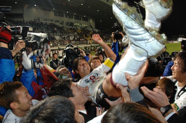 2006年、主将としてヴィッセル神戸をJ1昇格に導いた　©Takashi Shimizu