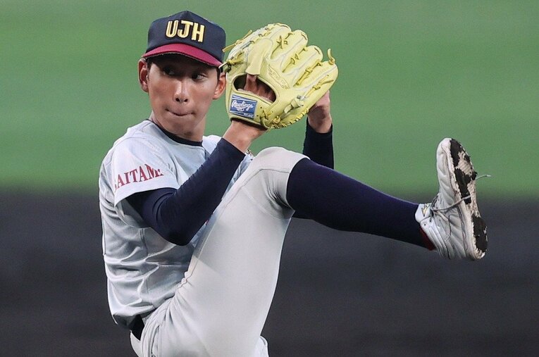 130キロにも満たない球速ながらセンバツで好投を見せた浦和実業の石戸颯汰　©JIJI PRESS