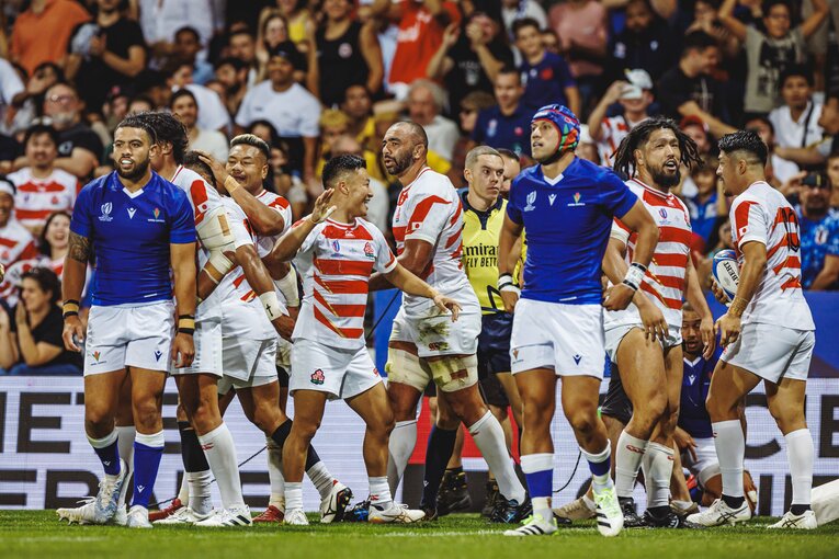 リーチ マイケルのトライに盛り上がる選手たち　©Kiichi Matsumoto