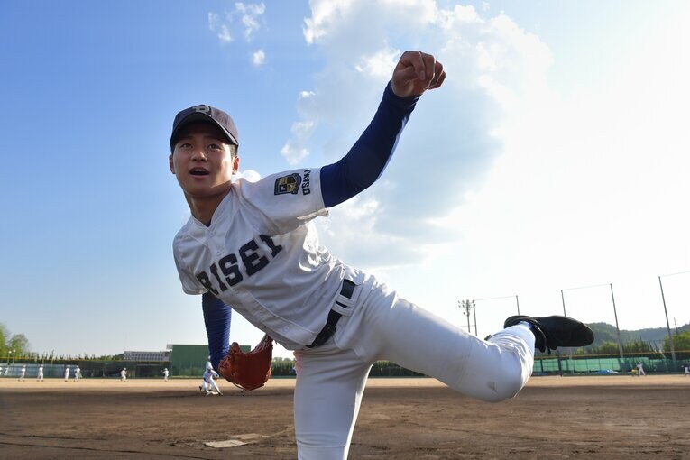 履正社高時代の寺島成輝。ヤクルトのドラフト1位で入団　©BUNGEISHUNJU